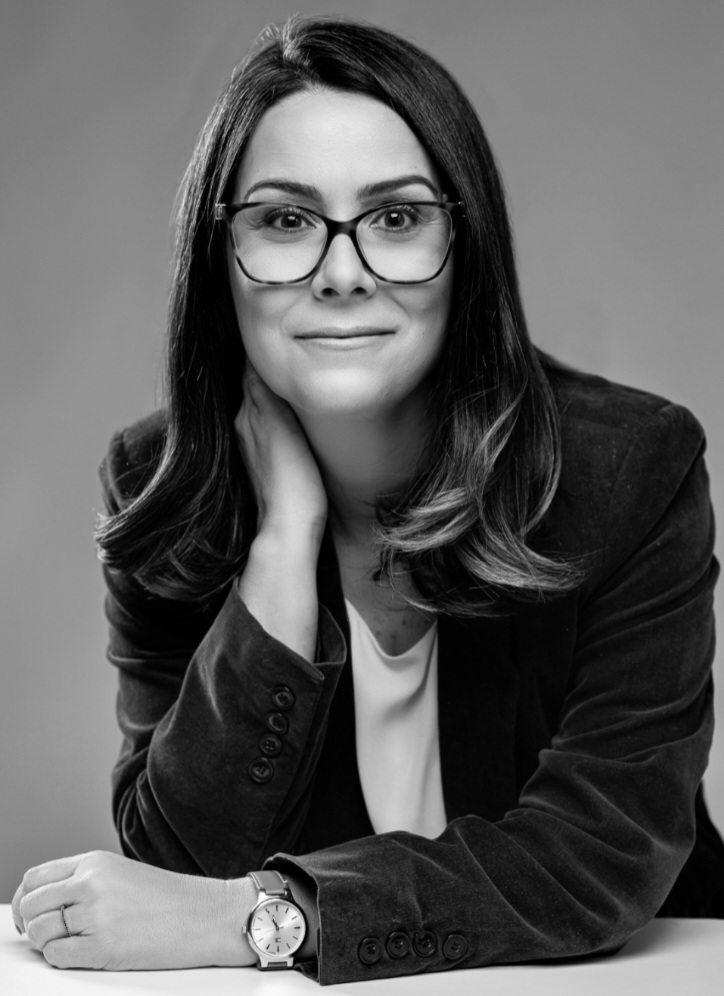 Retrato profissional de Leila Vidal, sócia fundadora